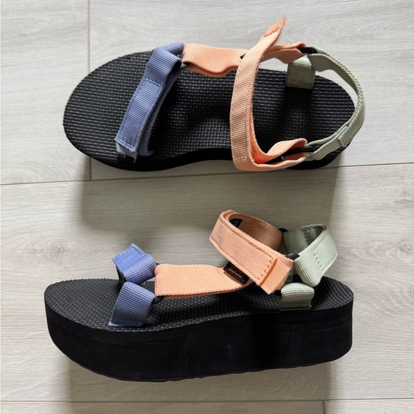 Teva flatform platform universal pastel color sandals women’s size 6 - Picture 3 of 11